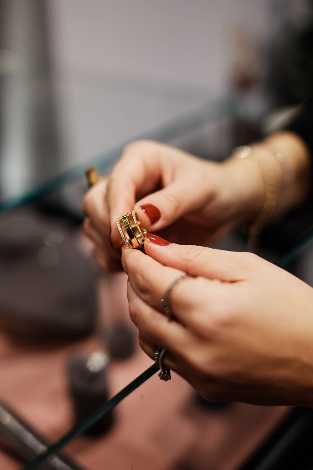 Tina: Ring, 18 Karat Gold, Diamanten