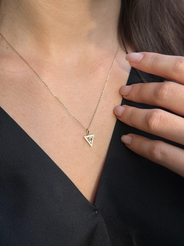 Triangle Halskette, 14 Karat Gold, Diamanten
